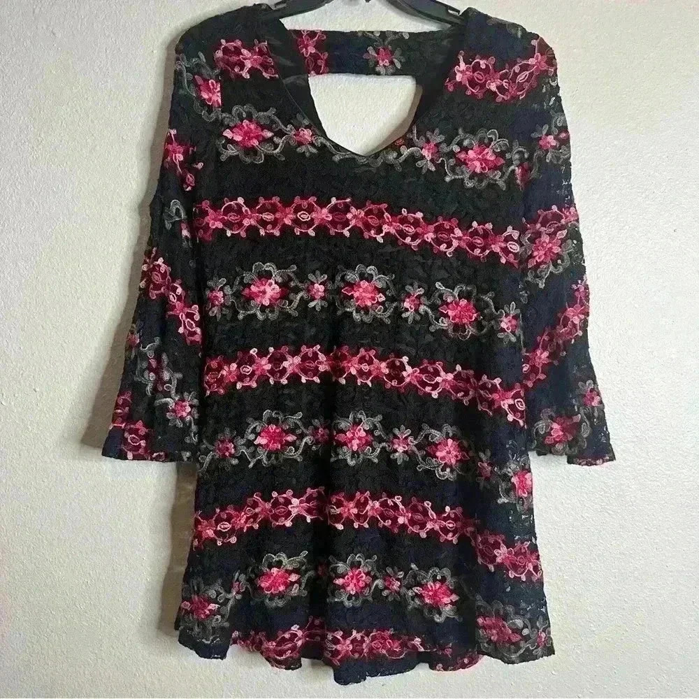 Lapis Bell Sleeves Lace Floral Dress can be worn as a blouse as well size M